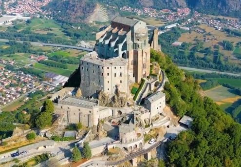 Sacra di San Michele  صومعه ای معلق میان زمین و آسمان در قلب پیمونته